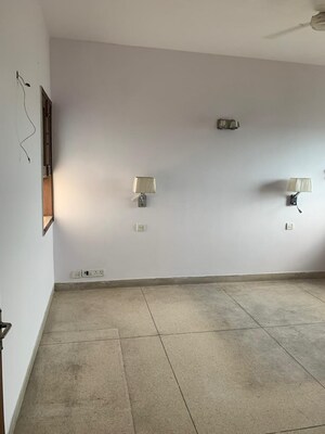 Room in 3 BHK Apartment at Alaknanda – for Sale