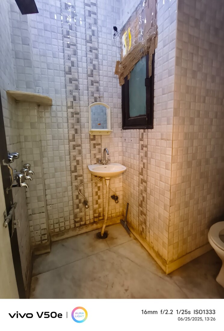 Bathroom, tagore garden 2 Bedroom 120 Sq.Yd. Builder Floor In Tagore Garden Delhi 8875802