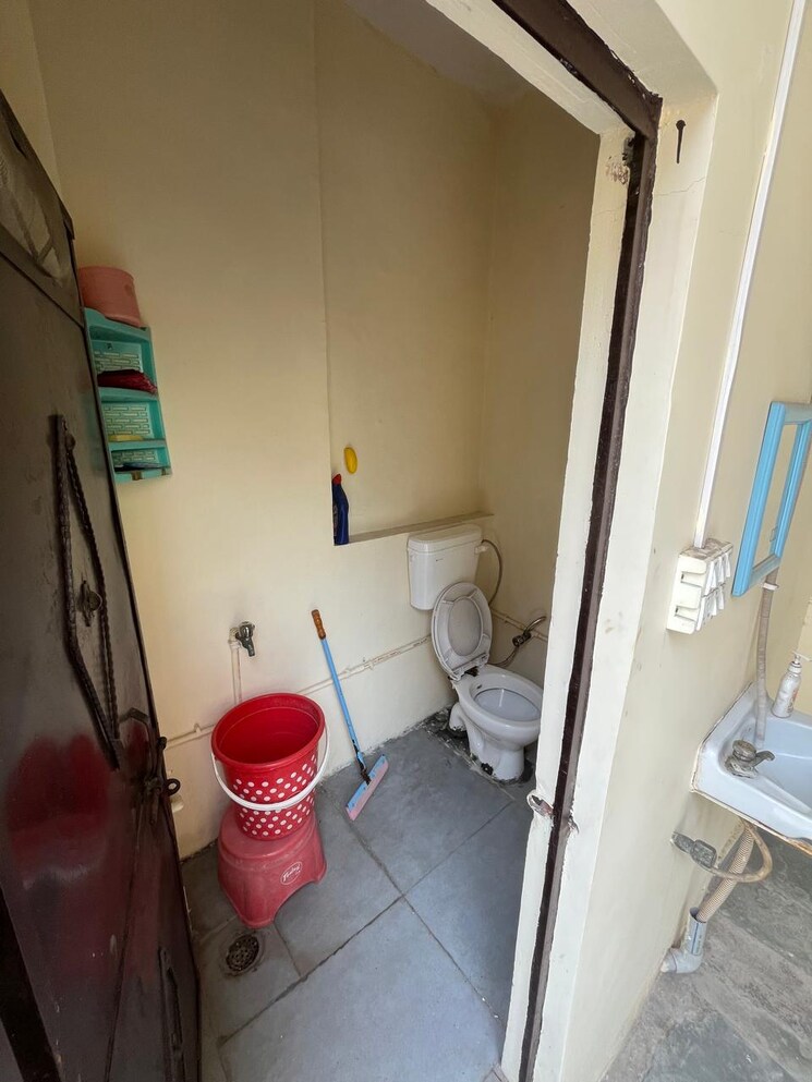 Bathroom, sector 21c 2 Bedroom 1350 Sq.Ft. Independent House In Sector 21c Faridabad 8875786