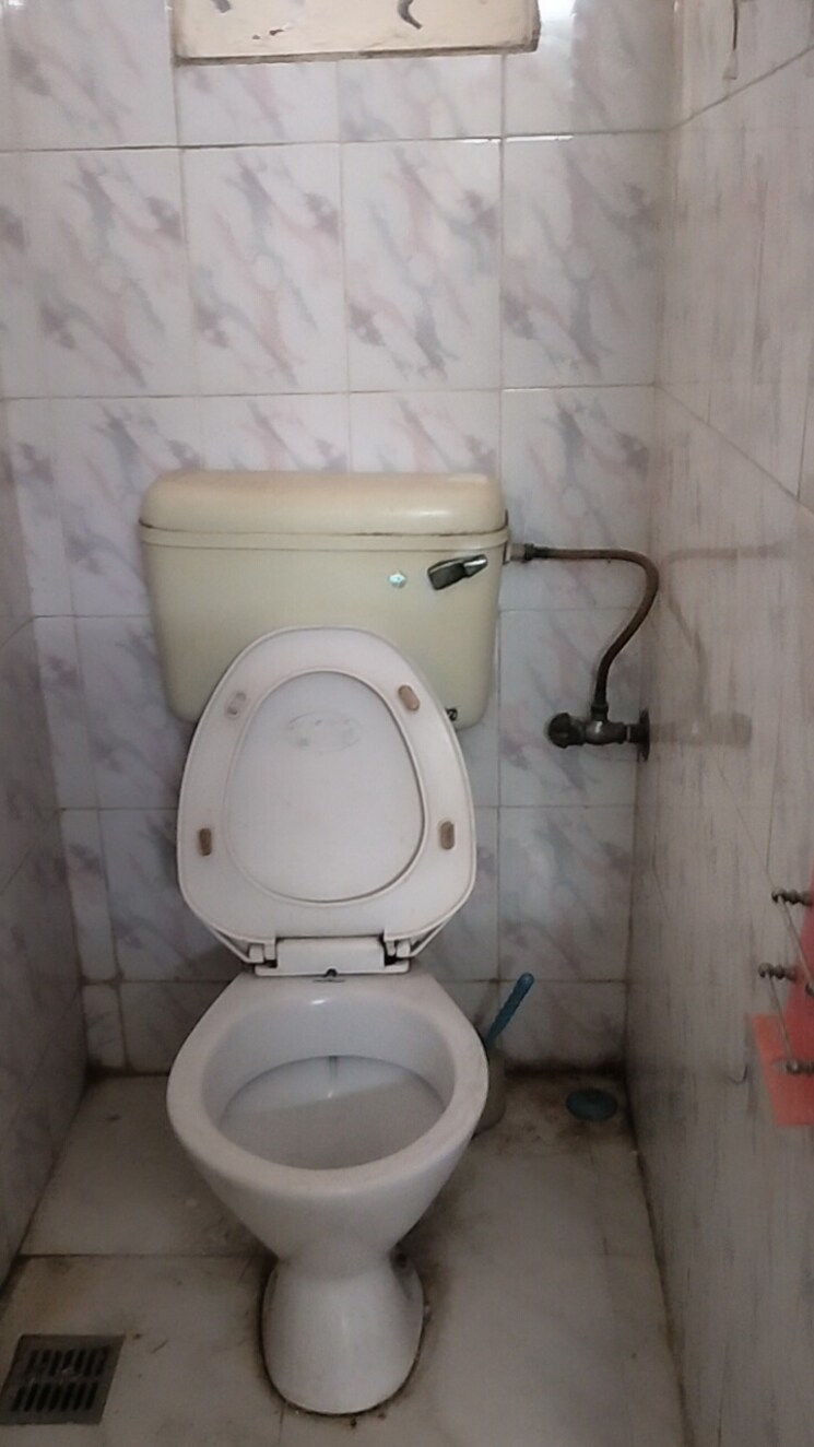 Bathroom, sarvodaya enclave 3.5 Bedroom 200 Sq.Yd. Builder Floor In Sarvodaya Enclave Delhi 8875788