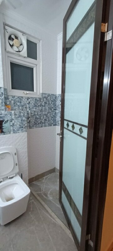 Bathroom in 2 BHK Builder Floor at Lajpat Nagar 4 – for Rent