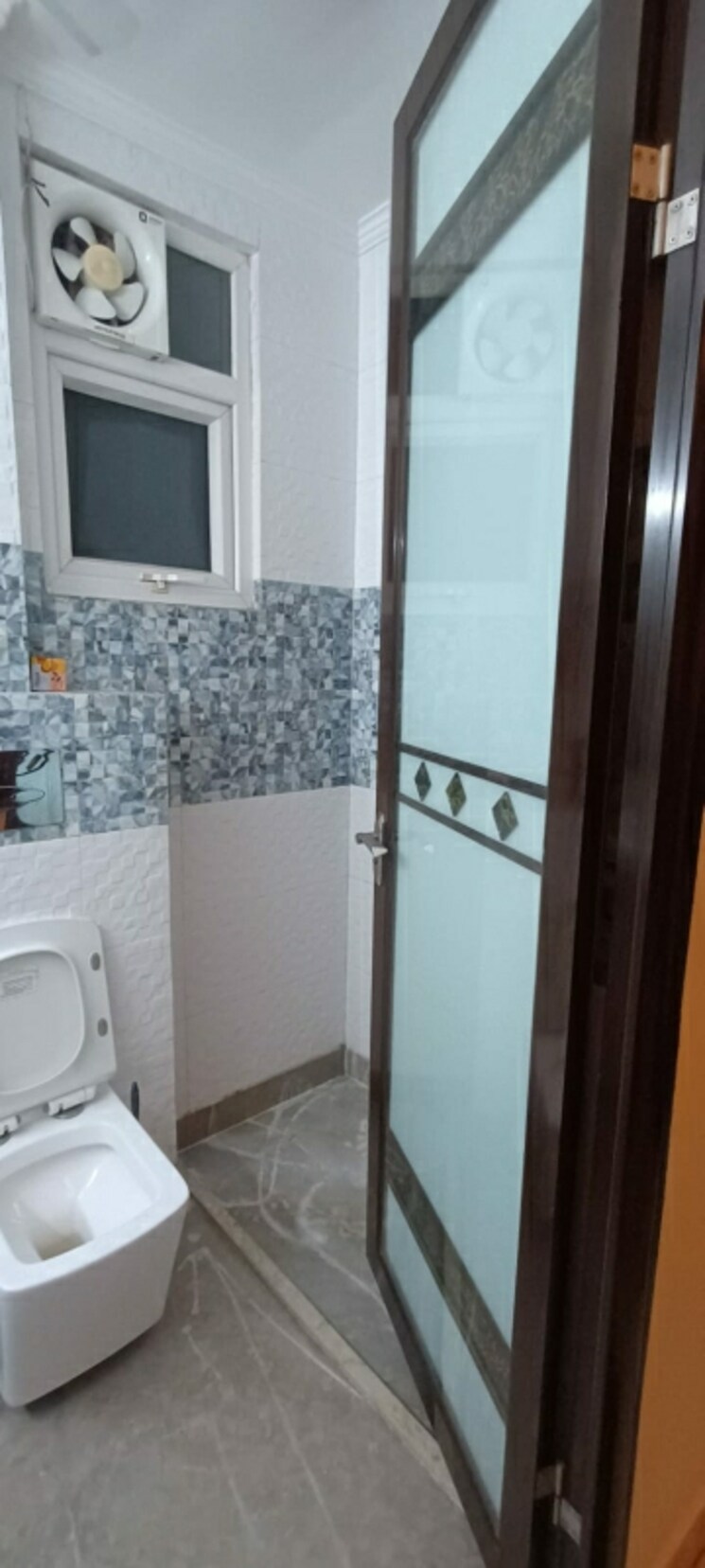 Bathroom, lajpat nagar 4 2 Bedroom 900 Sq.Ft. Builder Floor In Lajpat Nagar 4 Delhi 8875807