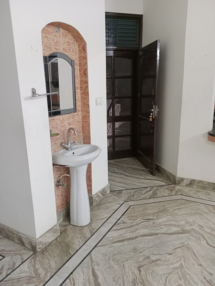 Bathroom, sector 13 3.5 Bedroom 2065 Sq.Ft. Builder Floor In Sector 13 Panipat 8875889