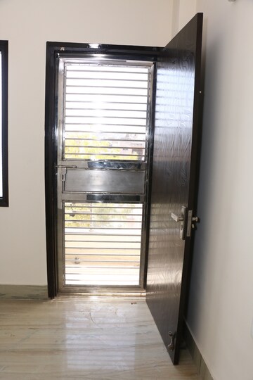 Room in 2 BHK Builder Floor at Rajouri Garden – for Rent