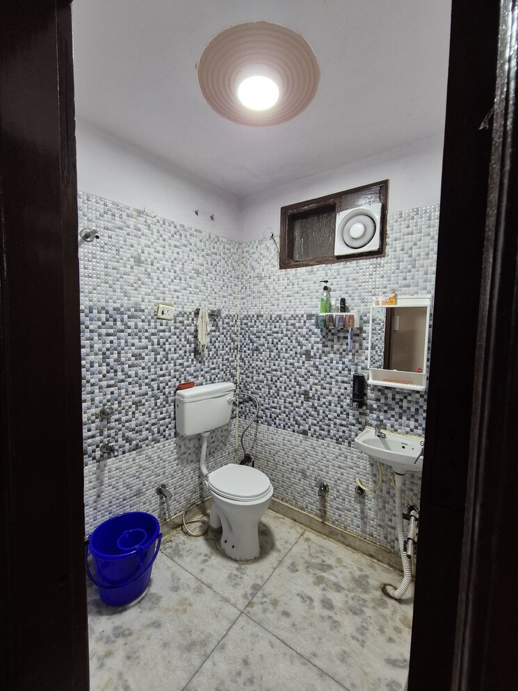 Attached Bathroom, govindpuri 1 Bedroom 400 Sq.Ft. Builder Floor In Govindpuri Delhi 8875868