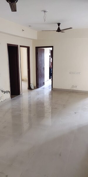 Room in 3 BHK Apartment at Galaxy North Avenue ll, Gaur City 2 – for Sale