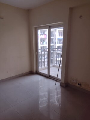 Room in 3 BHK Apartment at Galaxy North Avenue ll, Gaur City 2 – for Sale