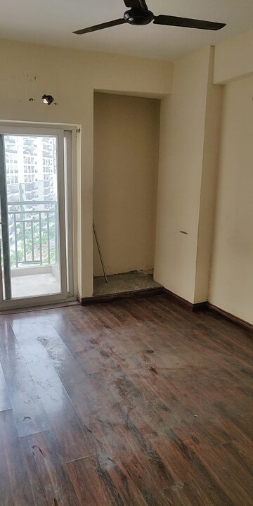 Room in 3 BHK Apartment at Galaxy North Avenue ll, Gaur City 2 – for Sale