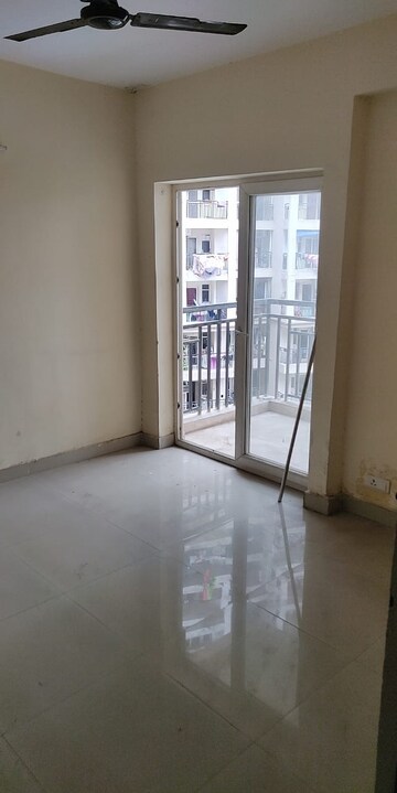 Room in 3 BHK Apartment at Galaxy North Avenue ll, Gaur City 2 – for Sale