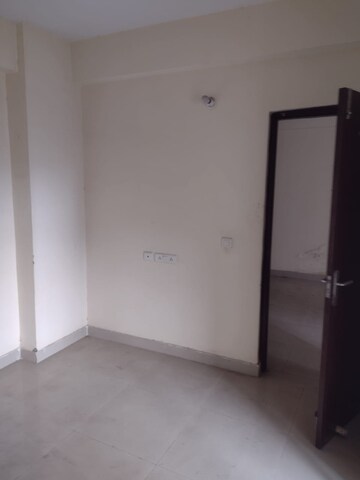 Room in 3 BHK Apartment at Galaxy North Avenue ll, Gaur City 2 – for Sale