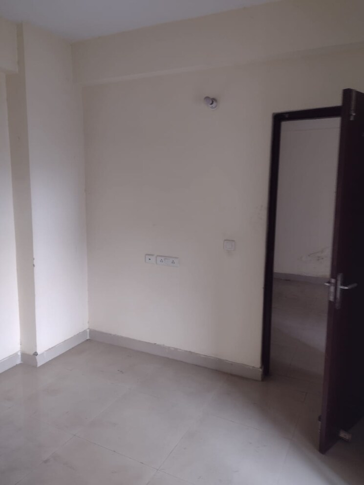 Room, galaxy-north-avenue-ll 3 Bedroom 1250 Sq.Ft. Apartment In Gaur City 2 Greater Noida 8875858