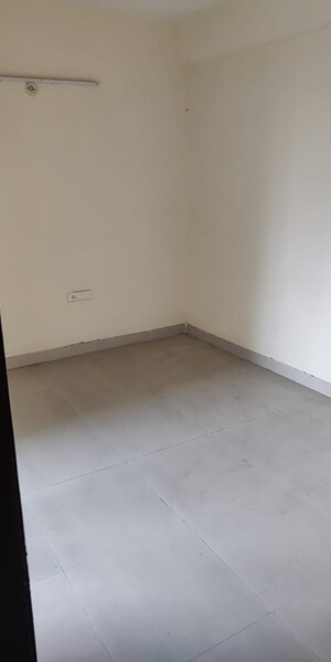 Room in 3 BHK Apartment at Galaxy North Avenue ll, Gaur City 2 – for Sale