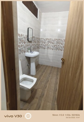 Bathroom in 2 BHK Apartment at Gomti Nagar – for Rent