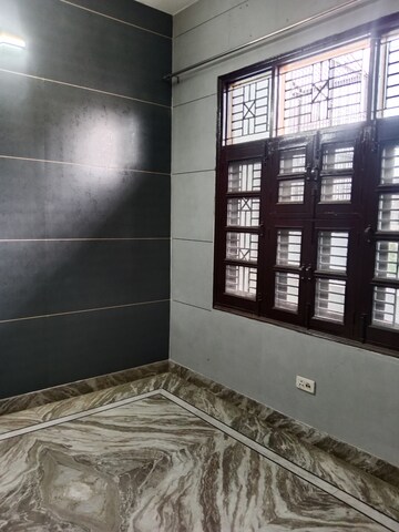 Room in 3.5 BHK Builder Floor at Sector 13 – for Rent
