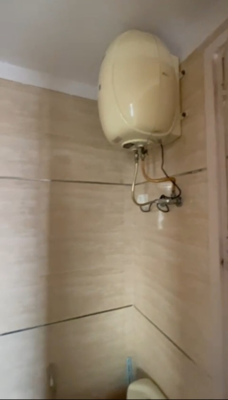 Bathroom, lajpat nagar 4 2 Bedroom 900 Sq.Ft. Builder Floor In Lajpat Nagar 4 Delhi 8875931