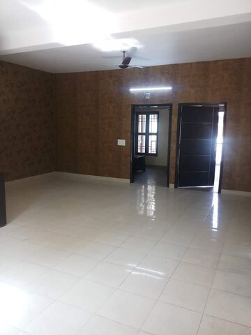Room in 2 BHK Apartment at Palam Vihar – for Rent