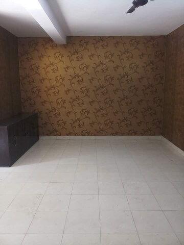 Room in 2 BHK Apartment at Palam Vihar – for Rent