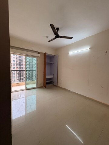 Room in 3 BHK Apartment at Windsor Paradise 2, Raj Nagar Extension – for Rent