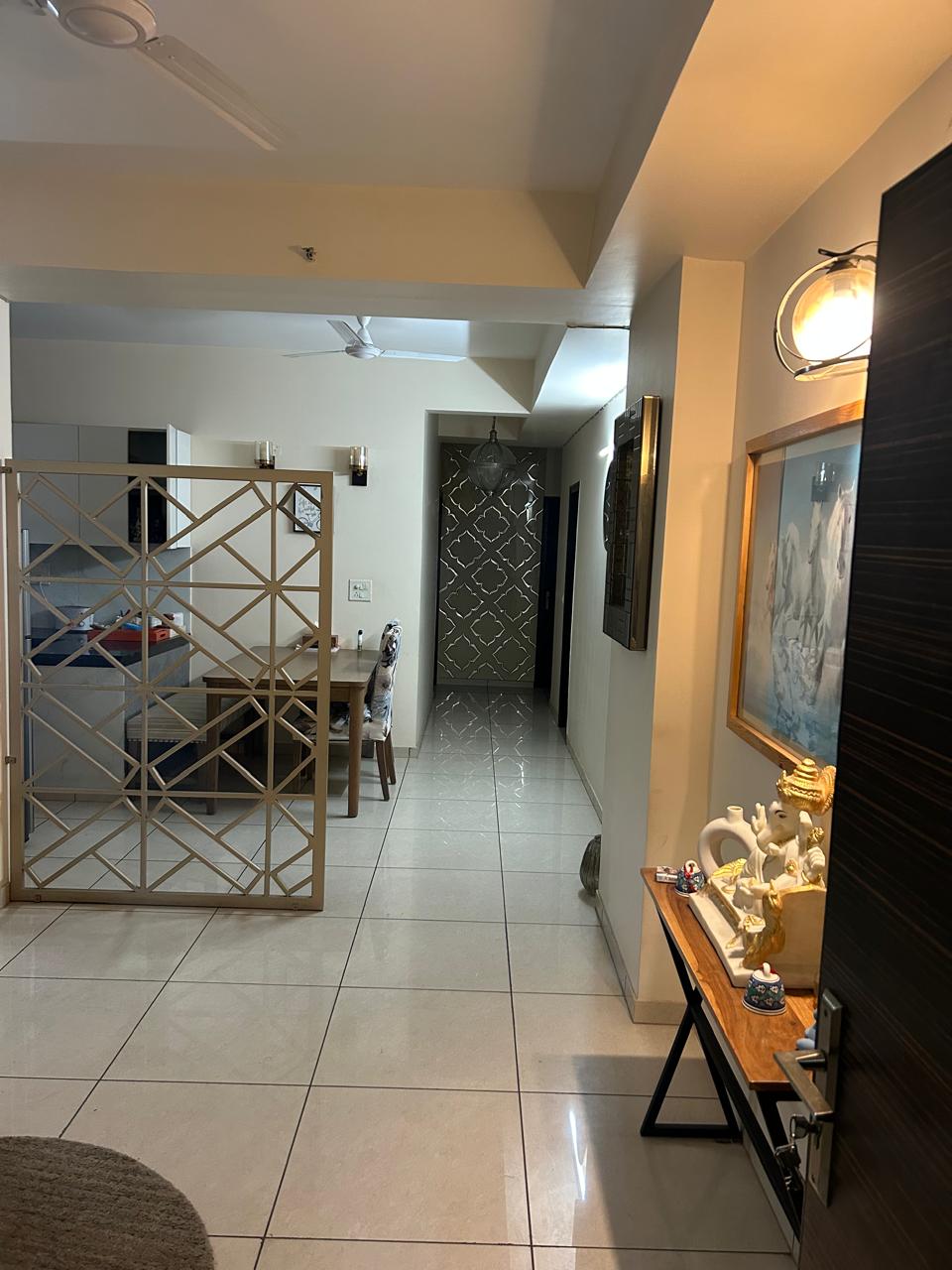 3.5 BHK + Servant Room Apartment For Sale in Gulshan Vivante