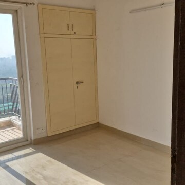 Room in 2.5 BHK Apartment at Amrapali Riverview, Amrapali Leisure Valley – for Rent
