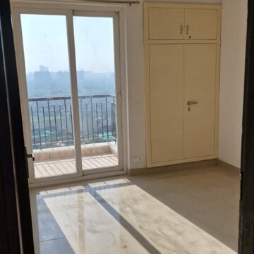 Room in 2.5 BHK Apartment at Amrapali Riverview, Amrapali Leisure Valley – for Rent
