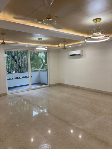 Room in 5 BHK Builder Floor at Green Wood City, Sector 45 – for Sale