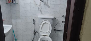 Attached Bathroom in 3 BHK Builder Floor at DLF Atria, Dlf Phase ii – for Rent