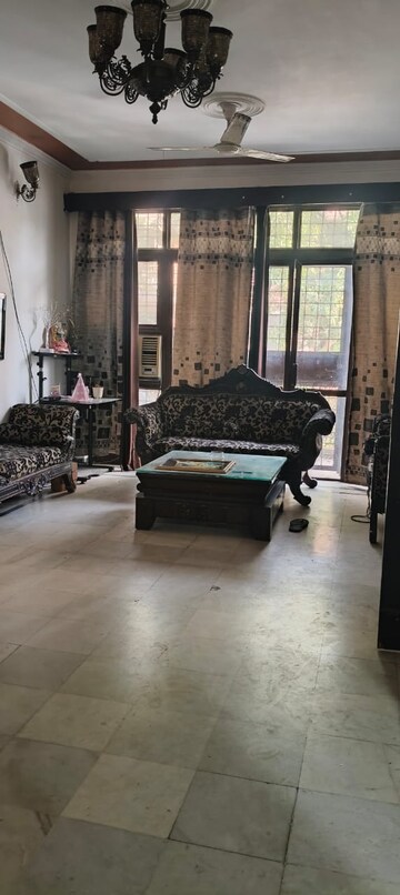 Living Room in 3 BHK Builder Floor at DLF Atria, Dlf Phase ii – for Rent