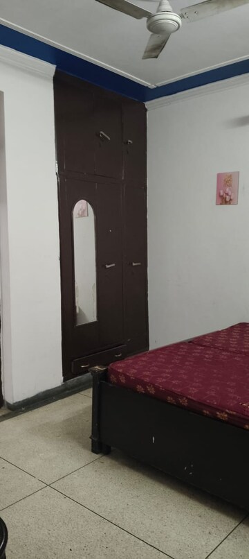 Furnished Amenities in 3 BHK Builder Floor at DLF Atria, Dlf Phase ii – for Rent