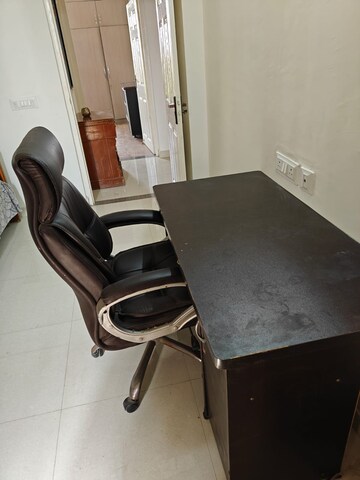 Living Room in 2 BHK Apartment at Gomti Nagar – for Rent