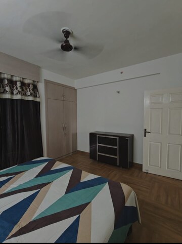 Bedroom in 2 BHK Apartment at Gomti Nagar – for Rent