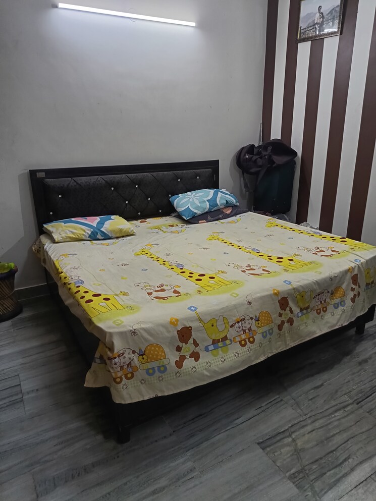 Bedroom, shipra-suncity 3 Bedroom 1700 Sq.Ft. Apartment In Vaibhav Khand Ghaziabad 8876431