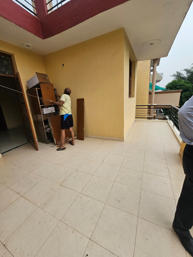 Kitchen, sector 9 2 Bedroom 239 Sq.Yd. Builder Floor In Sector 9 Gurgaon 8876478