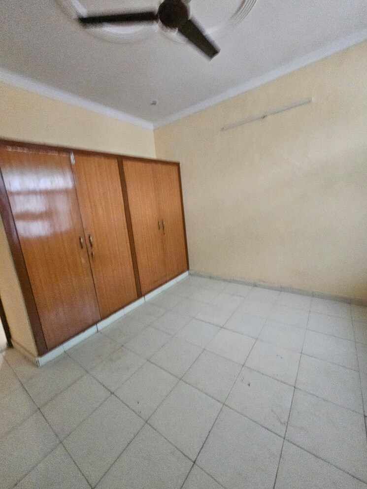 Room, sector 9 2 Bedroom 239 Sq.Yd. Builder Floor In Sector 9 Gurgaon 8876478