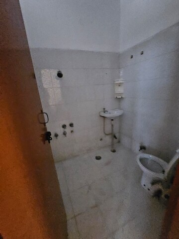 Bathroom in 2 BHK Builder Floor at Sector 9 – for Rent