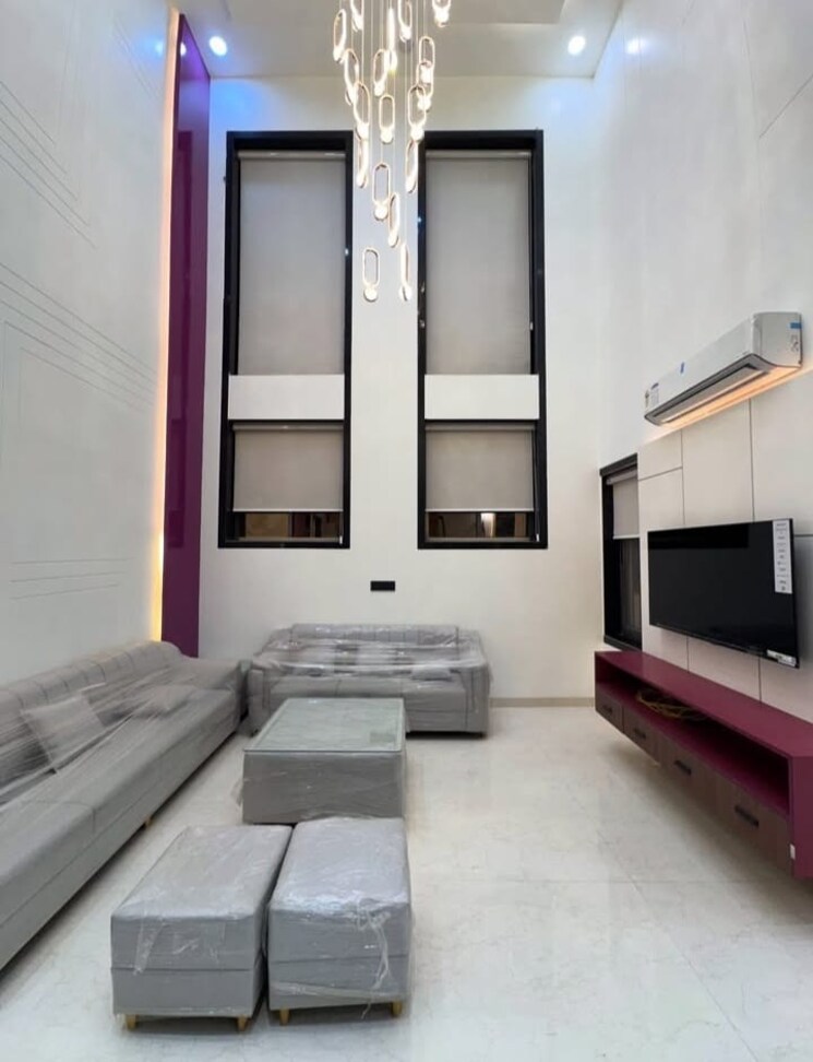 Room, sector 30 2.5 Bedroom 2250 Sq.Ft. Builder Floor In Sector 30 Faridabad 8876583