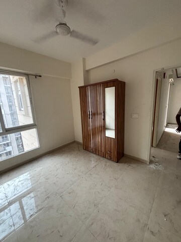 Room in 2 BHK Apartment at Signature The Millennia 2, Sector 37d – for Rent