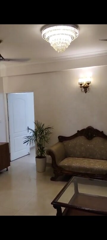 Room in 4 BHK Apartment at Sector 21c – for Rent