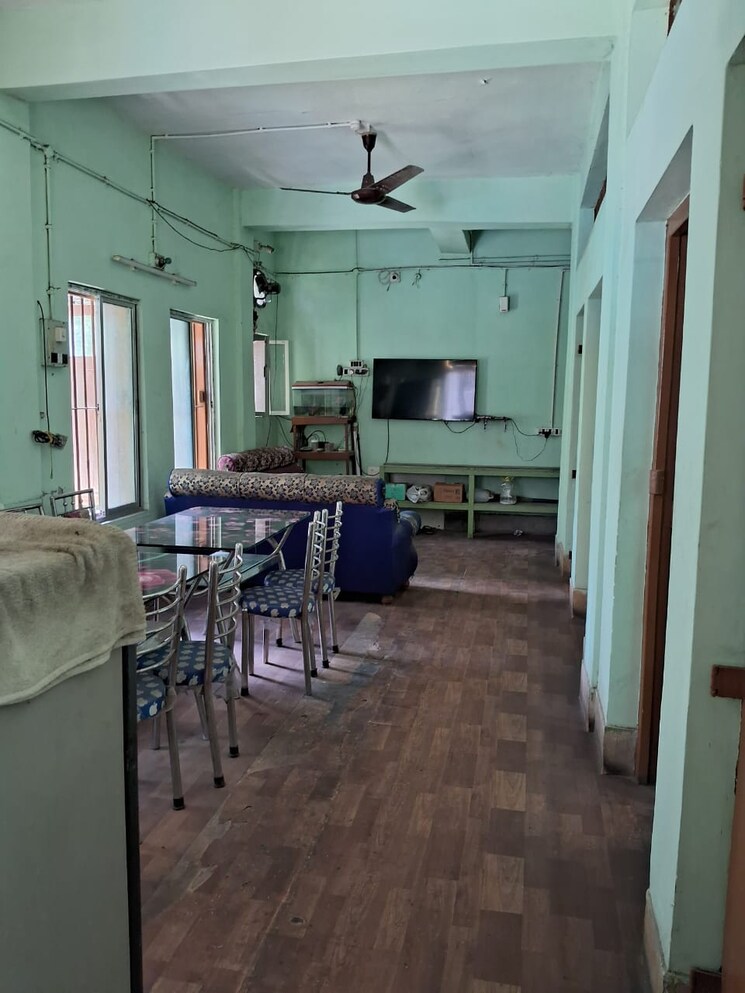 Team Area, southern avenue Commercial Showroom 2000 Sq.Ft. In Southern Avenue Kolkata 8876737