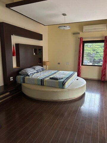 Bedroom in 6+ BHK Independent House at Indiranagar – for Sale