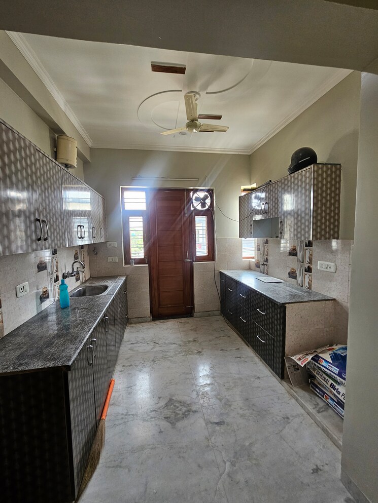 Kitchen, sector 9a 4 Bedroom 350 Sq.Yd. Builder Floor In Sector 9a Gurgaon 8876795