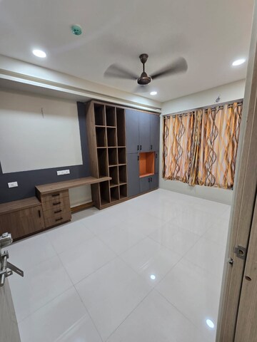 Room in 4 BHK Apartment at Kundan Eternia, Ghorpadi – for Rent