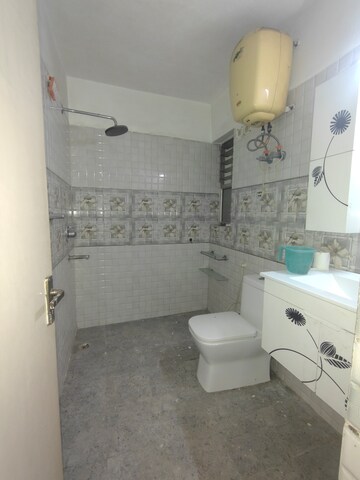 Master Bedroom in 3 BHK Apartment at Unitech Sunbreeze Towers, Vaishali Sector 5 – for Rent