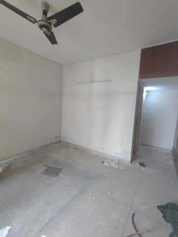 Furnished Amenities in 3 BHK Apartment at Unitech Sunbreeze Towers, Vaishali Sector 5 – for Rent