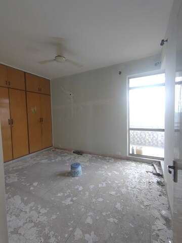 Bathroom in 3 BHK Apartment at Unitech Sunbreeze Towers, Vaishali Sector 5 – for Rent