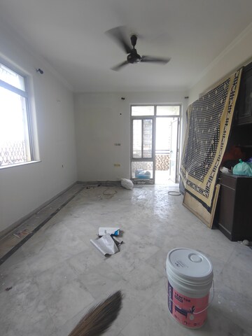 Bathroom in 3 BHK Apartment at Unitech Sunbreeze Towers, Vaishali Sector 5 – for Rent