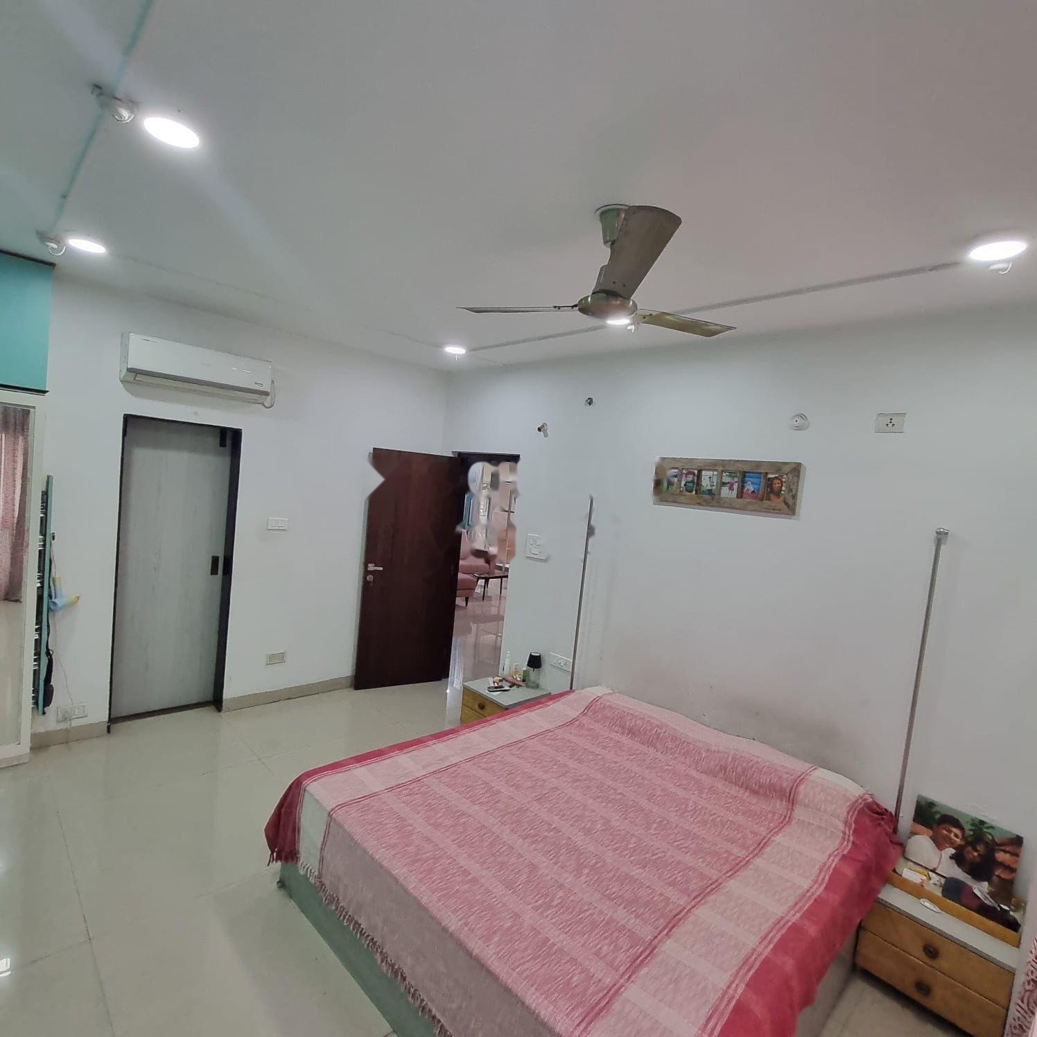 3 BHK 1763 Sq.Ft. Apartment in Meenakshi Sky Lounge