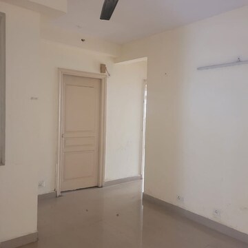 Room in 2 BHK Apartment at Logix Blossom Zest, Sector 143 – for Rent