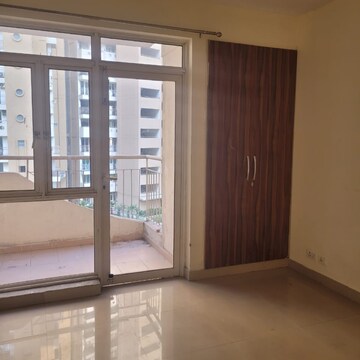 Room in 2 BHK Apartment at Logix Blossom Zest, Sector 143 – for Rent