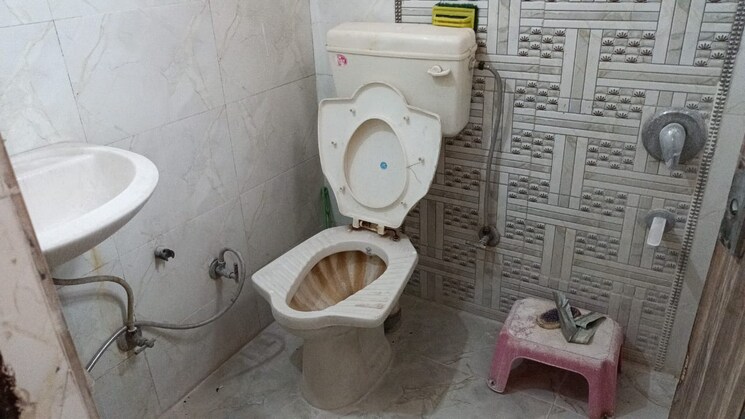 Bathroom, vaishali sector 6 2 Bedroom 800 Sq.Ft. Builder Floor In Vaishali Sector 6 Ghaziabad 8877064